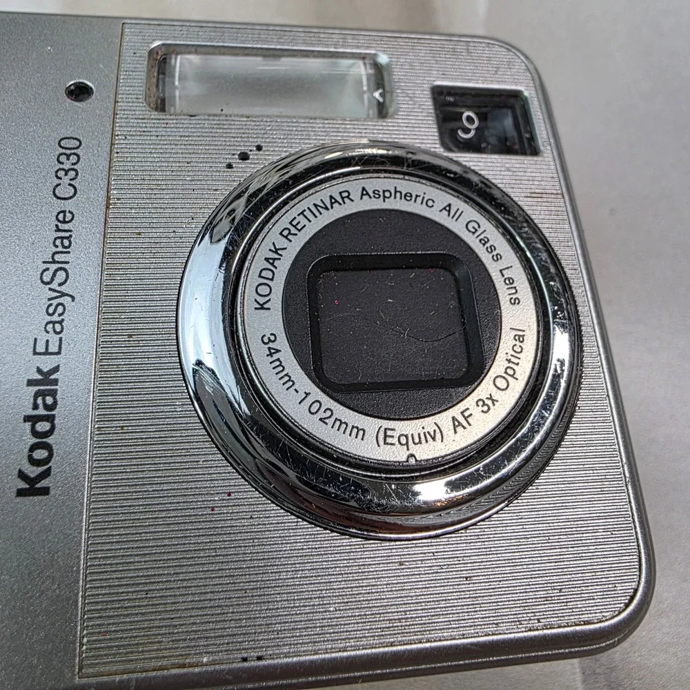 Kodak EasyShare C330 Silver Digital Camera 4.0MP 3x Optical Zoom Retinar Lens S3